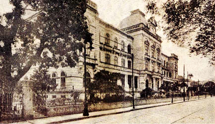 A imagem mostra o atual Instituto Nacional de Educação de Surdos na época em que foi fundado, 1857.